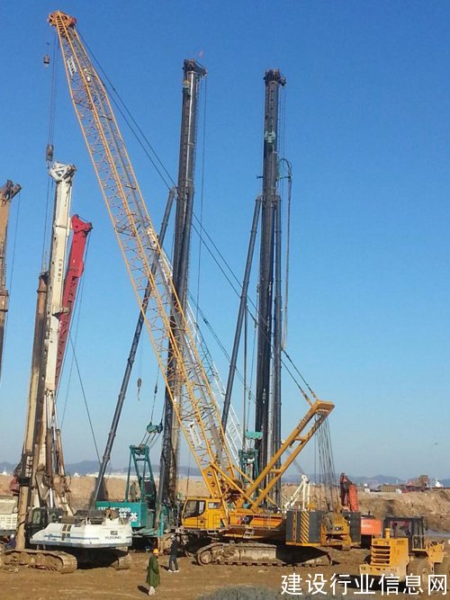 長槍騎士出擊!徐工XGC百噸級城軌履帶