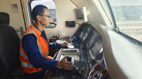 國慶保供一線：神朔鐵路上的“鋼鐵領航員”