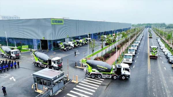 中聯重科“凌冠”新能源攪拌車持續熱